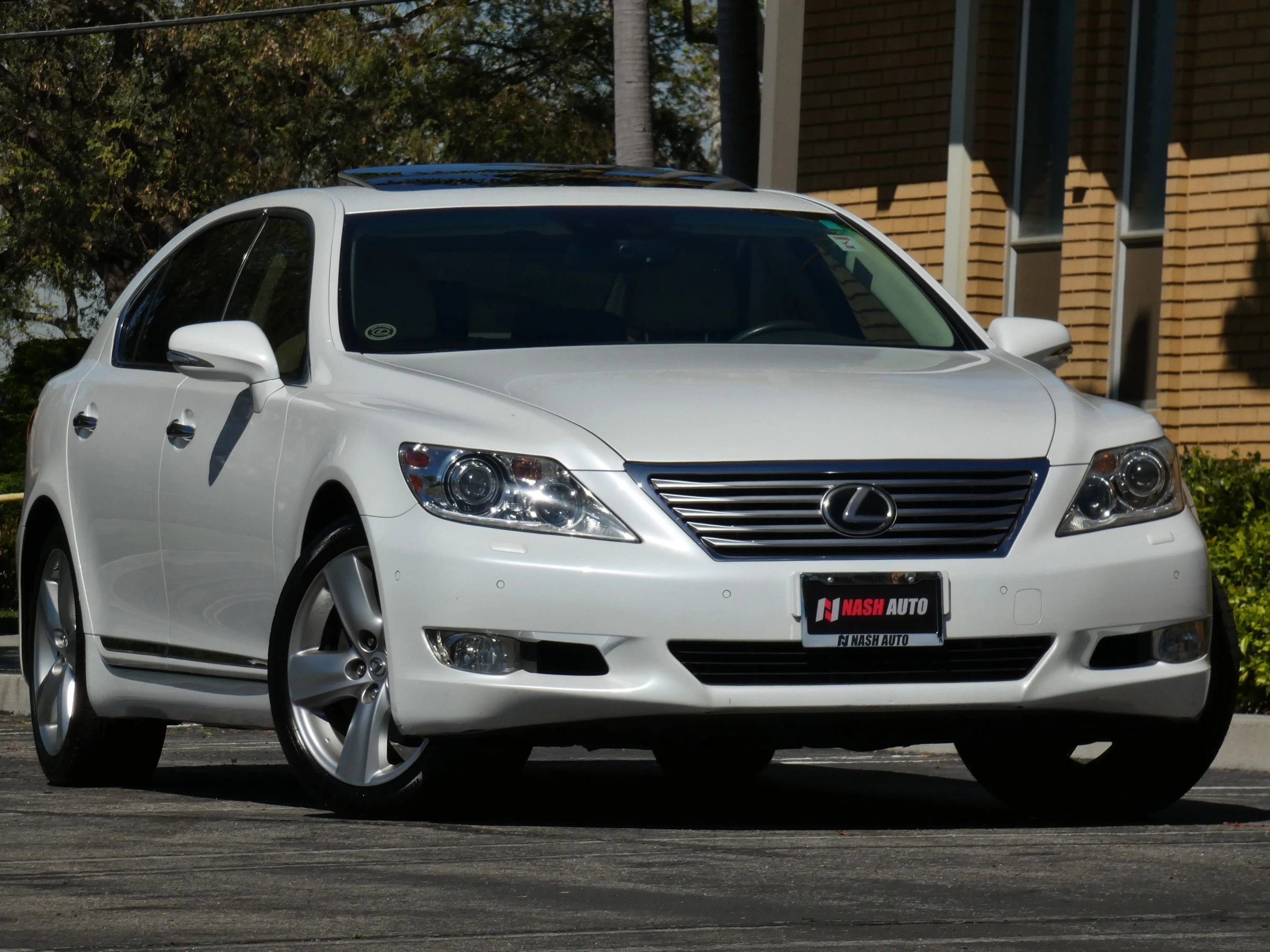 Used 2010 Lexus LS 460 L image 3