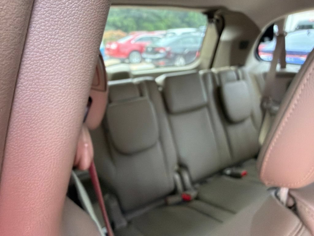 Used 2014 Chrysler Town & Country Touring FWD image 12
