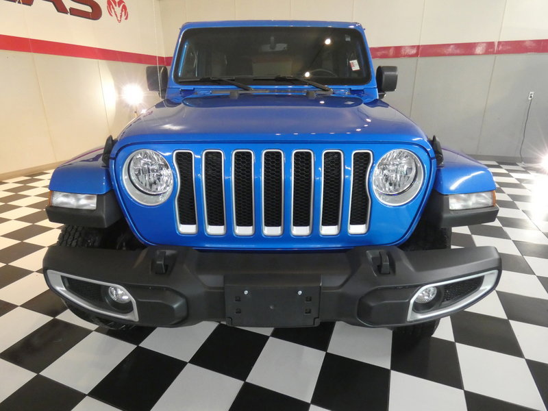 Used 2022 Jeep Wrangler Unlimited Sahara w/ Dual Top Group AWD/4WD image 2