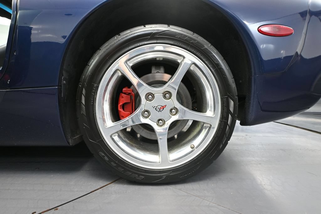 Used 2001 Chevrolet Corvette Convertible RWD image 10