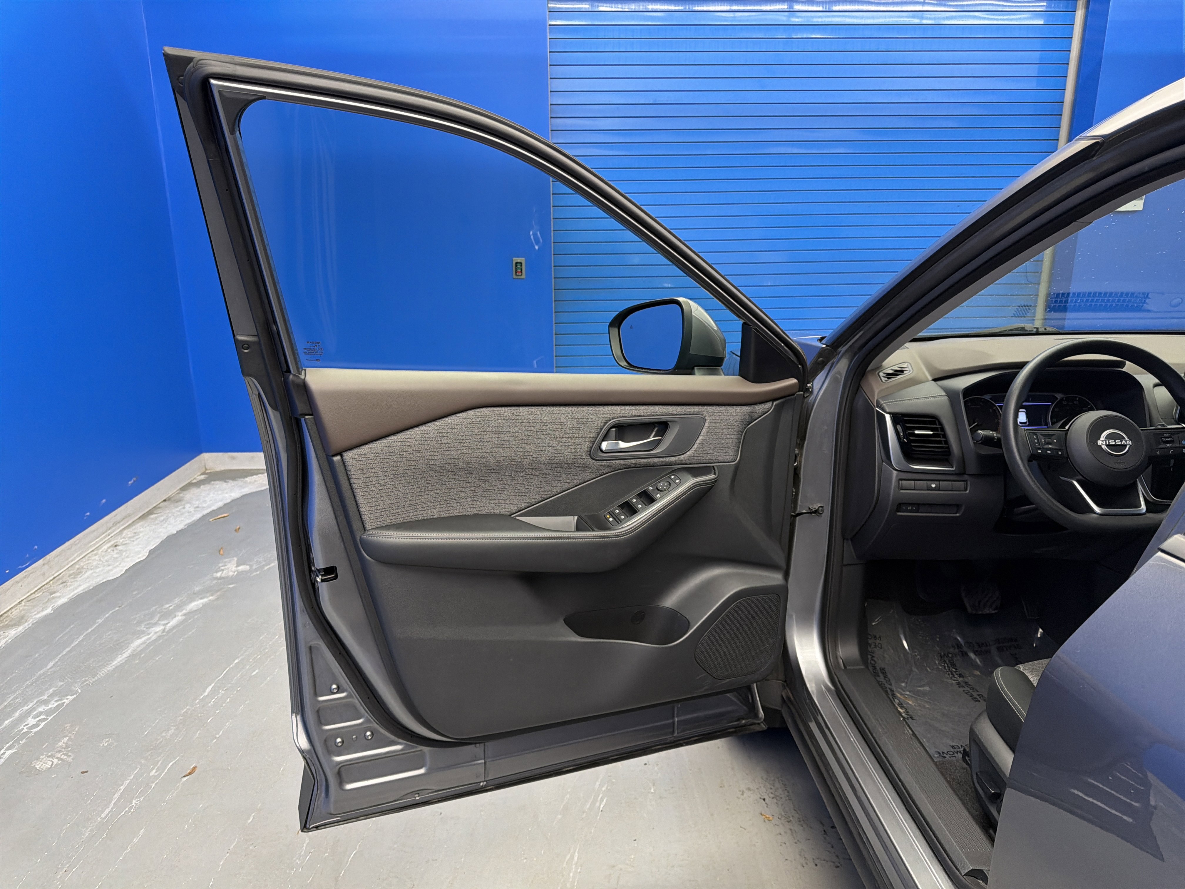 Used 2022 Nissan Rogue SV image 9