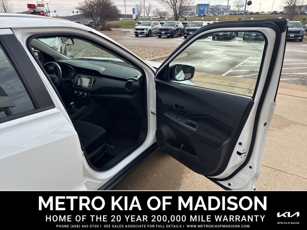 Used 2023 Nissan Kicks S image 34