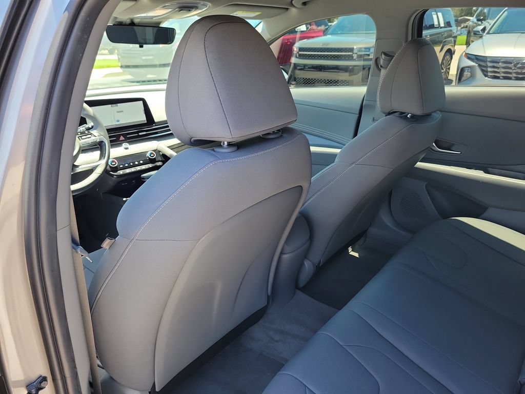 Used 2023 Hyundai Elantra SEL w/ Convenience Package FWD image 7