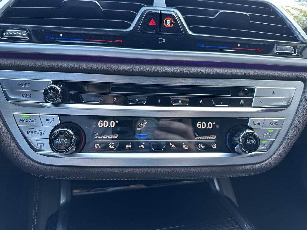 Used 2016 BMW 750i xDrive AWD/4WD image 40