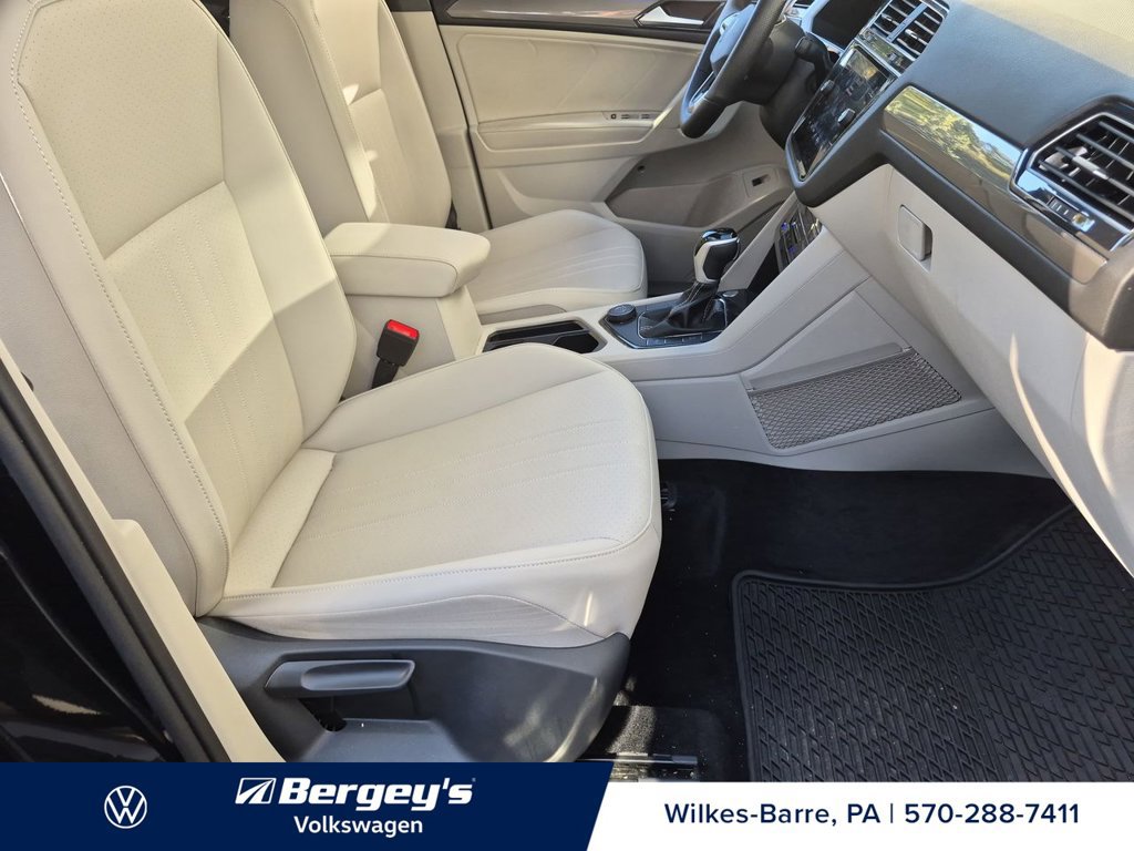Used 2024 Volkswagen Tiguan SE R-Line AWD/4WD image 35