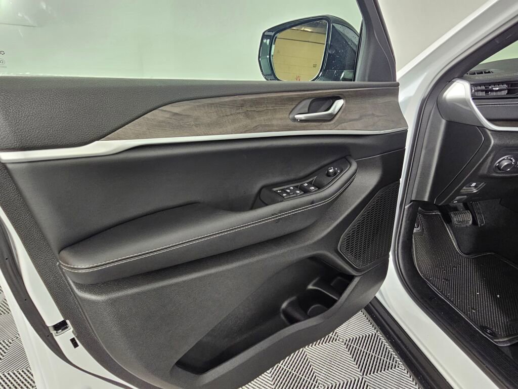 New 2026 Jeep Grand Cherokee Altitude image 20