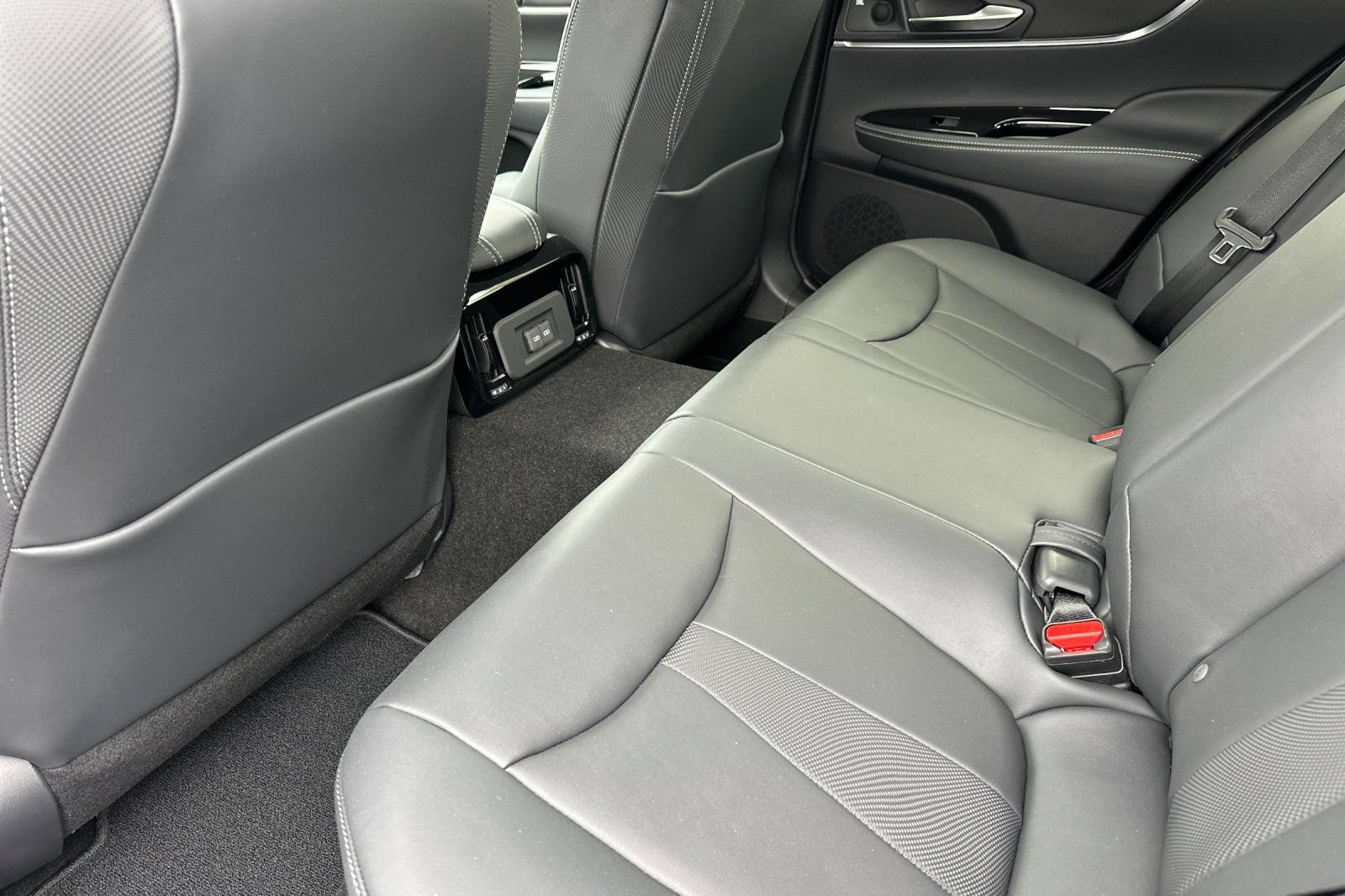 New 2026 Toyota Mirai RWD image 13
