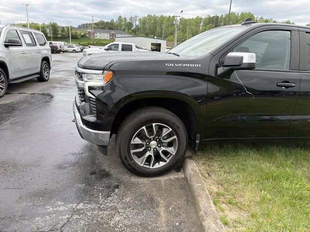 Used 2024 Chevrolet Silverado 1500 LT AWD/4WD image 9