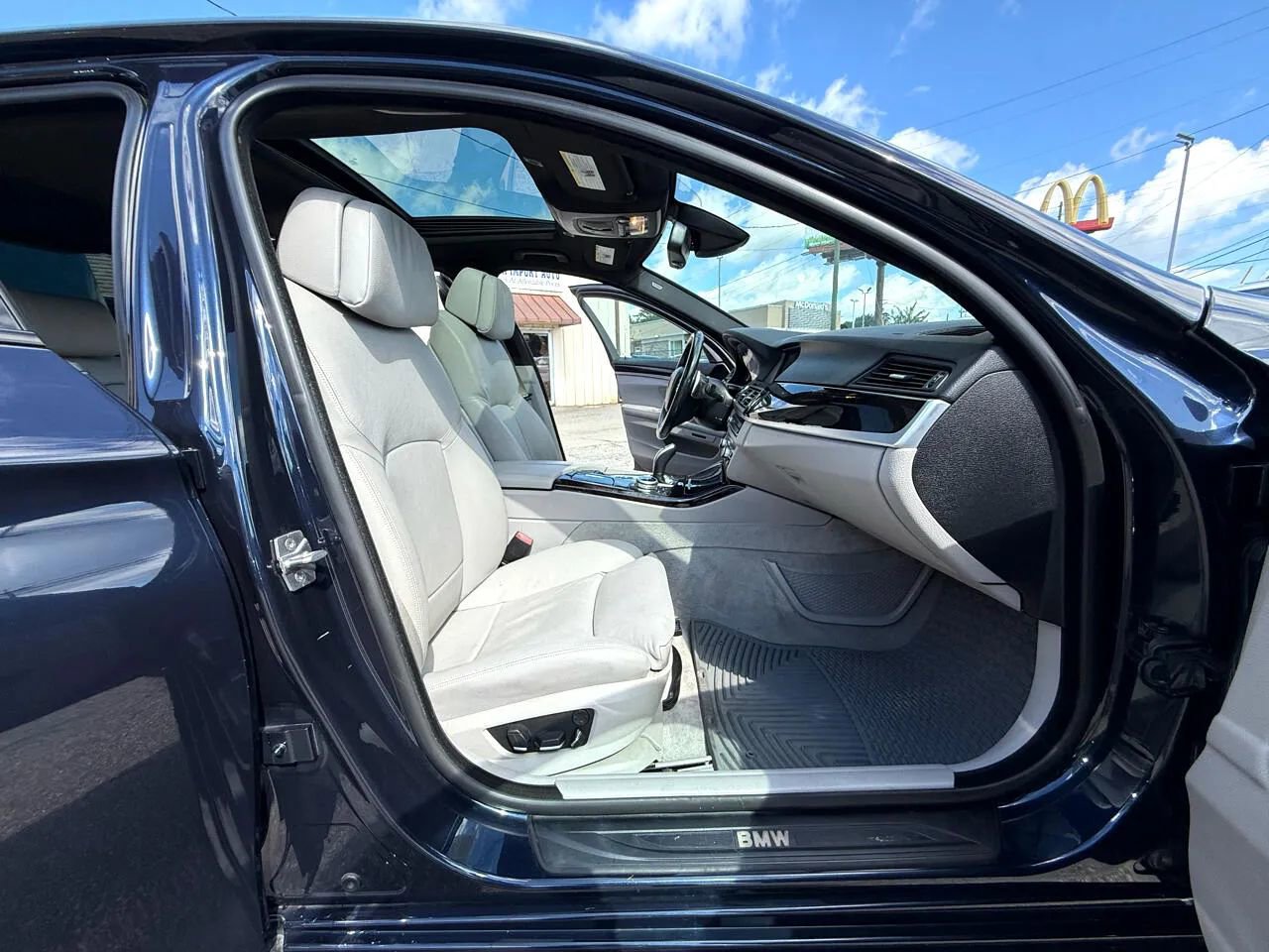 Used 2012 BMW 550i Sedan image 43