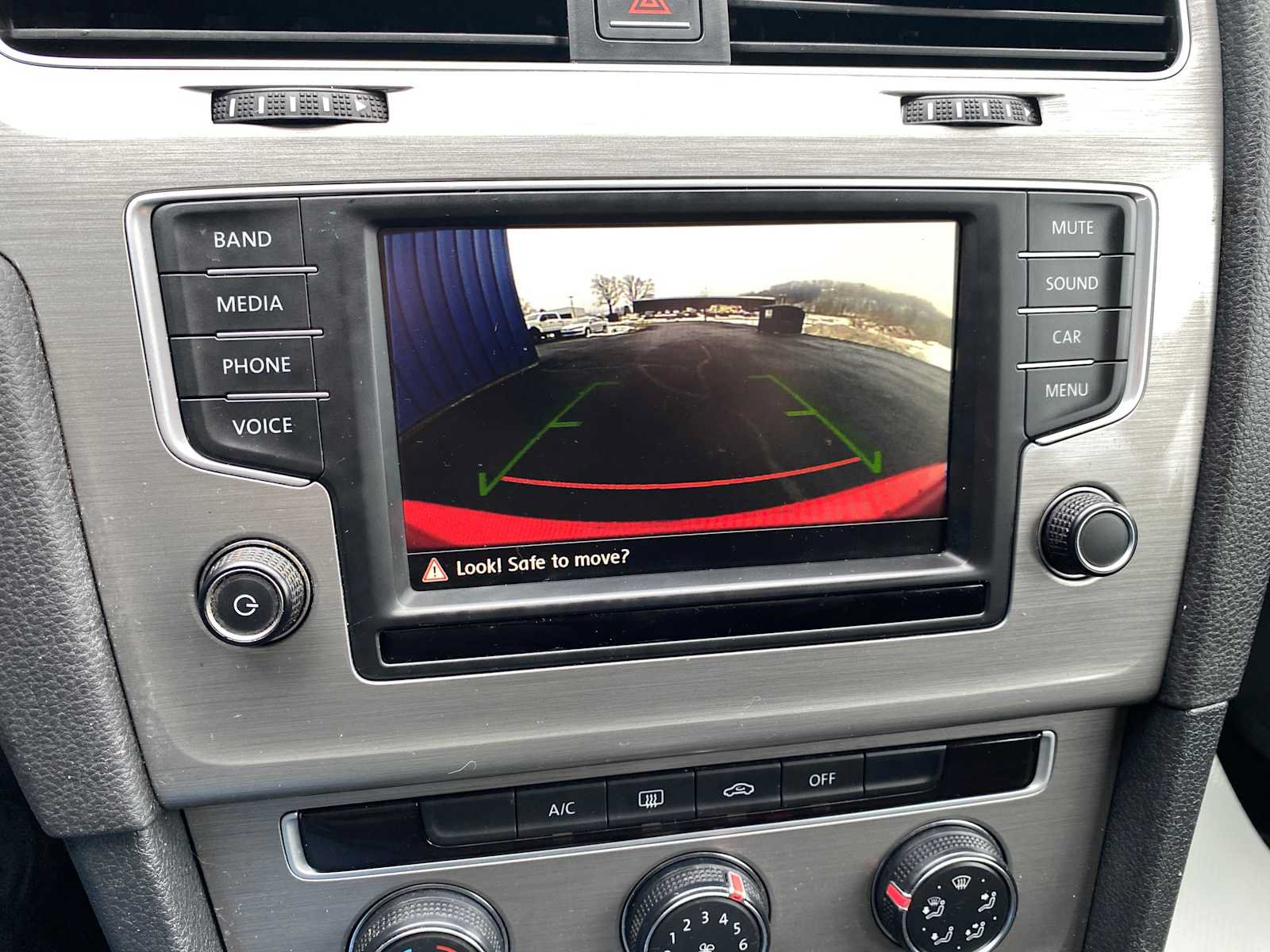 Used 2016 Volkswagen Golf S FWD image 17