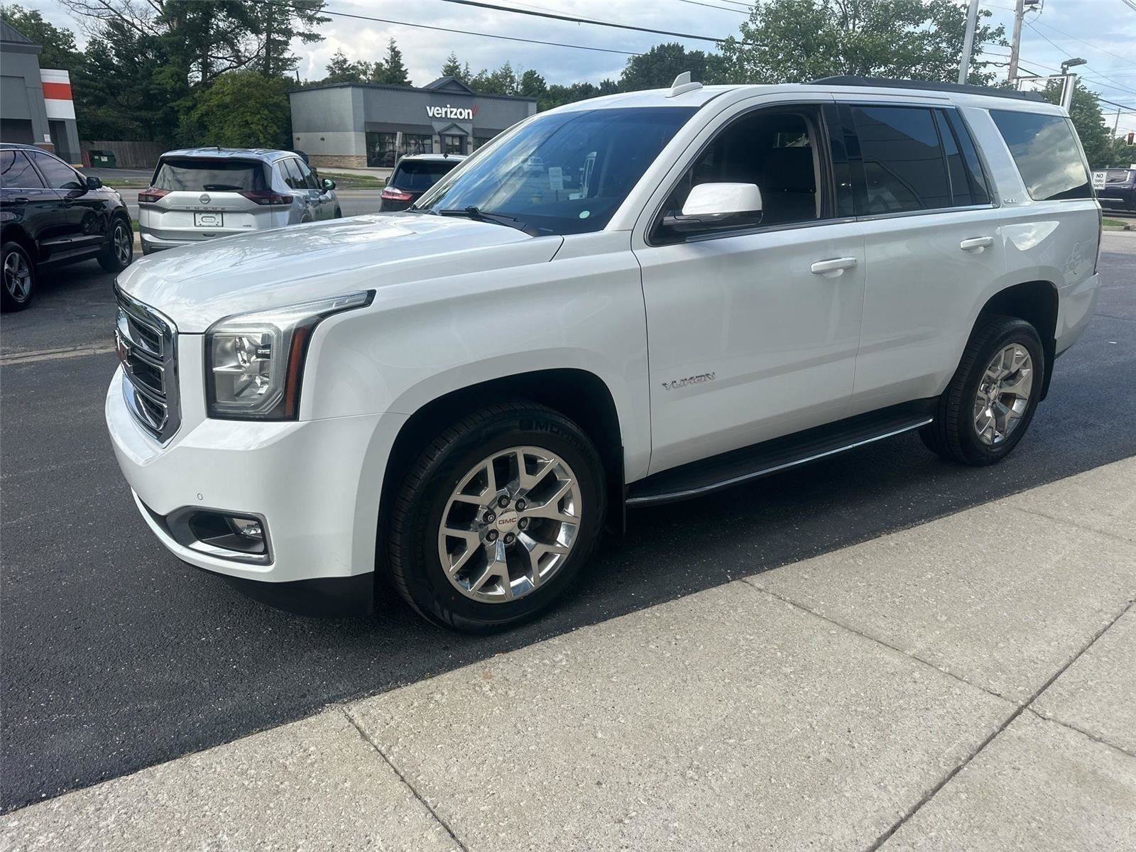 Used 2017 GMC Yukon SLE w/ SLE Value Package AWD/4WD image 6