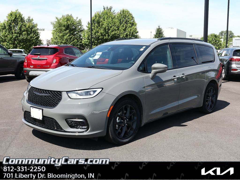 Used 2022 Chrysler Pacifica Touring-L w/ S Appearance Package FWD image 1