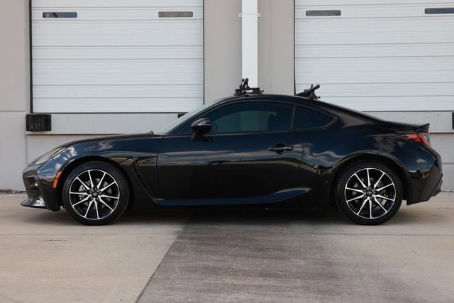Used 2023 Toyota GR86 RWD image 4