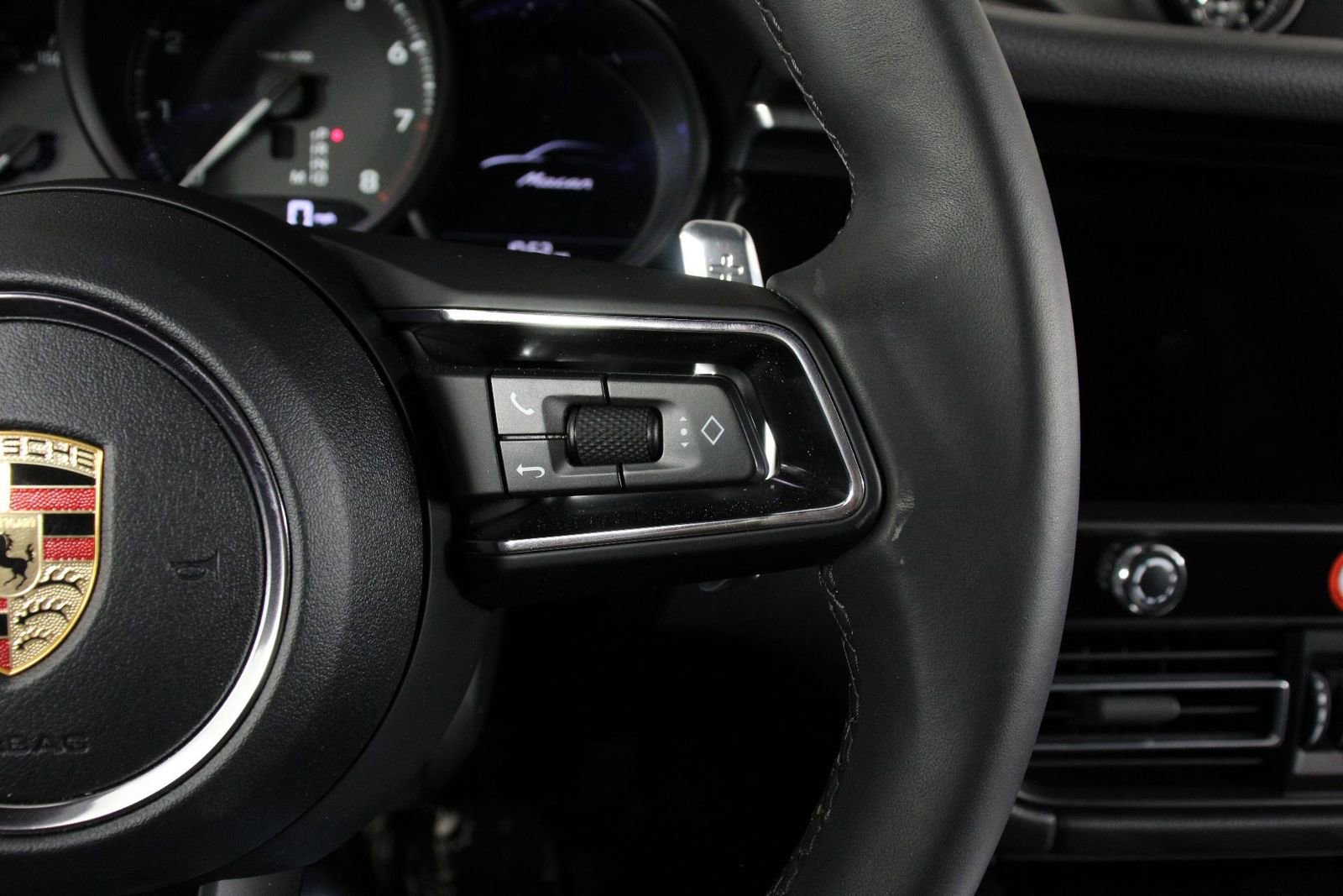 Certified 2026 Porsche Macan image 15