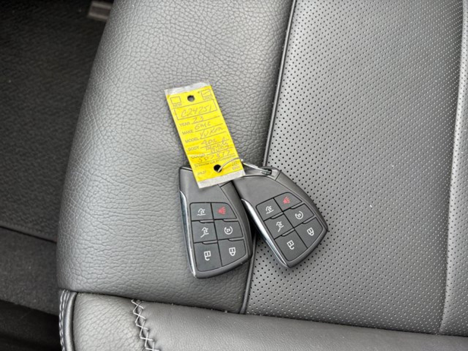 Used 2023 GMC Yukon Denali w/ Advanced Technology Package image 23