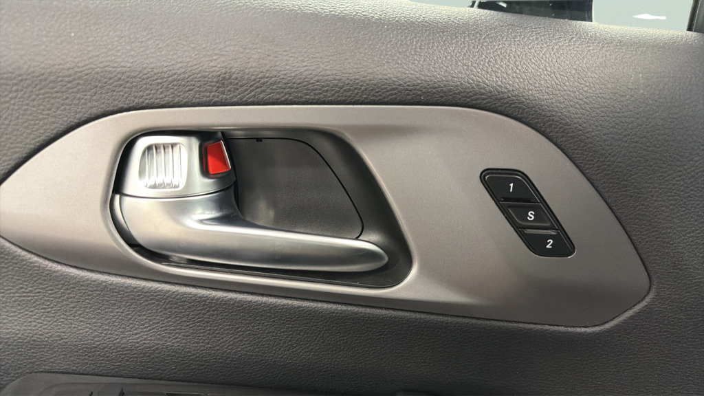 Used 2025 Chrysler Pacifica Select FWD image 16