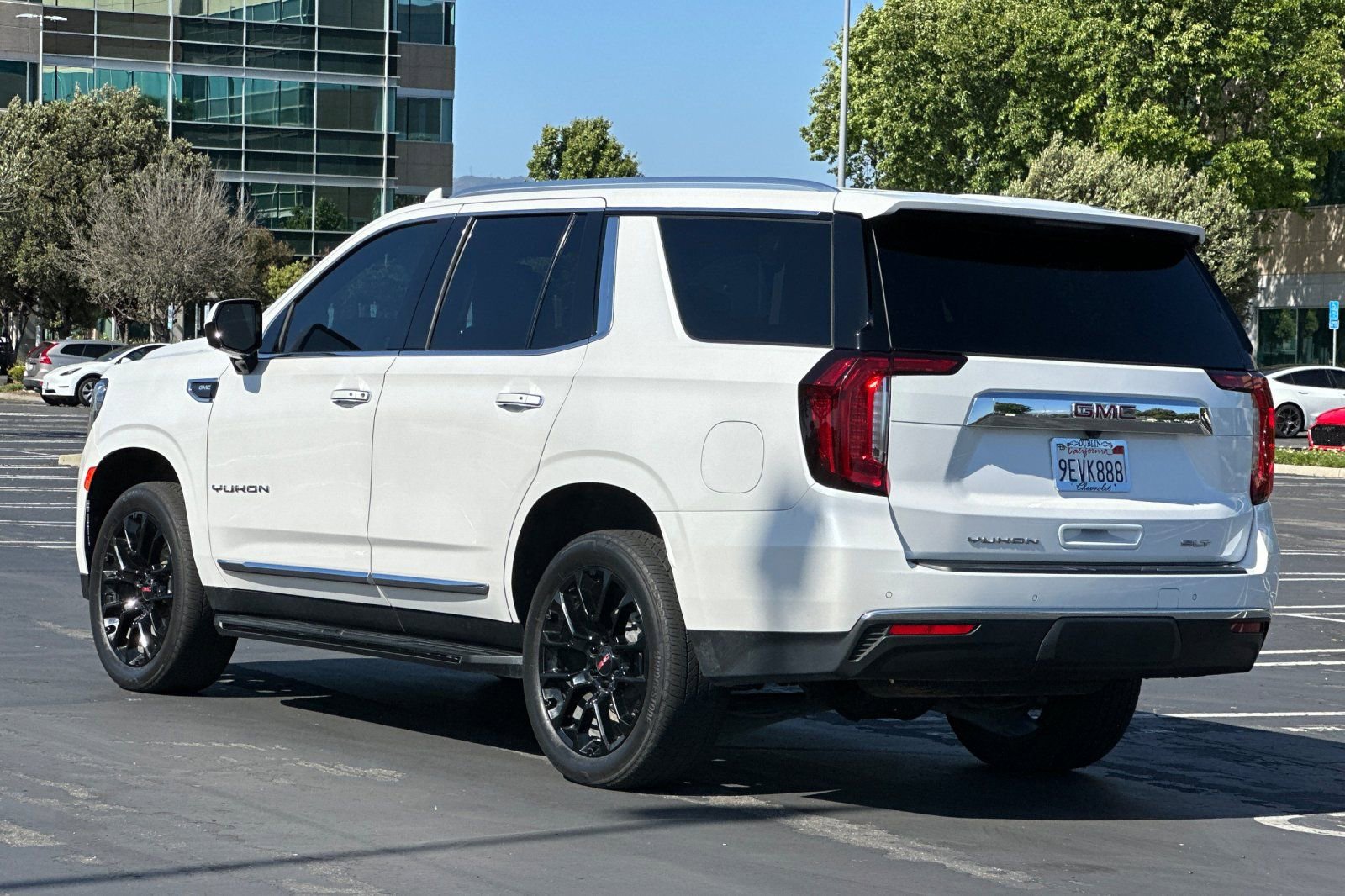 Used 2023 GMC Yukon SLT AWD/4WD image 6