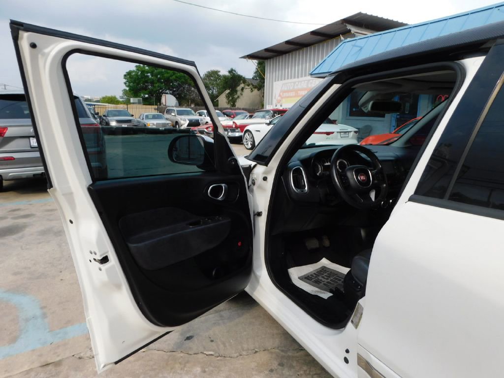 Used 2014 FIAT 500L Lounge FWD image 16