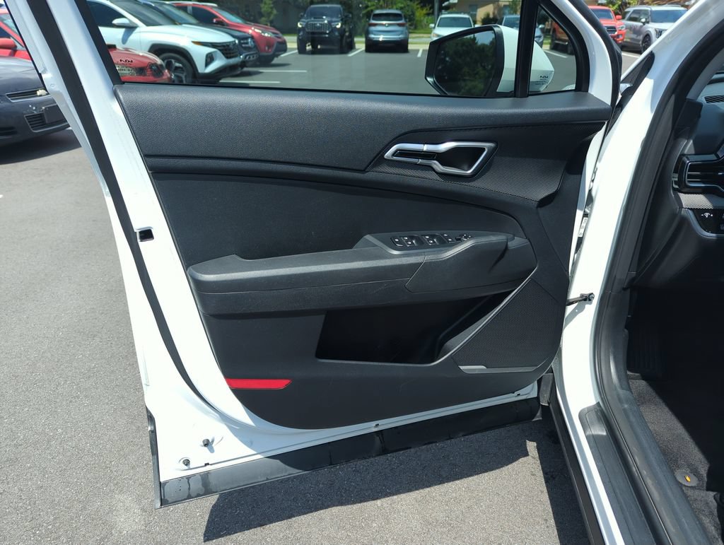 Used 2025 Kia Sportage LX FWD image 18