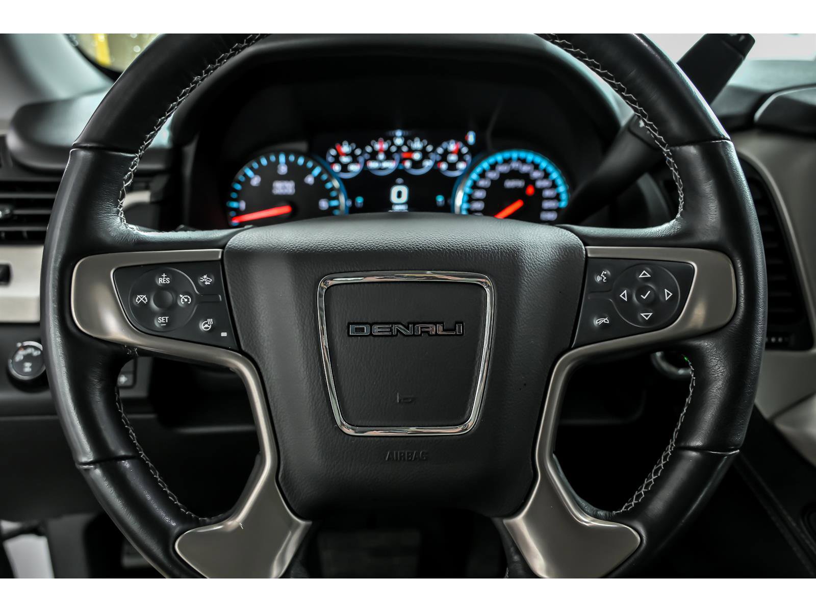 Used 2019 GMC Yukon Denali w/ Denali Ultimate Package image 18