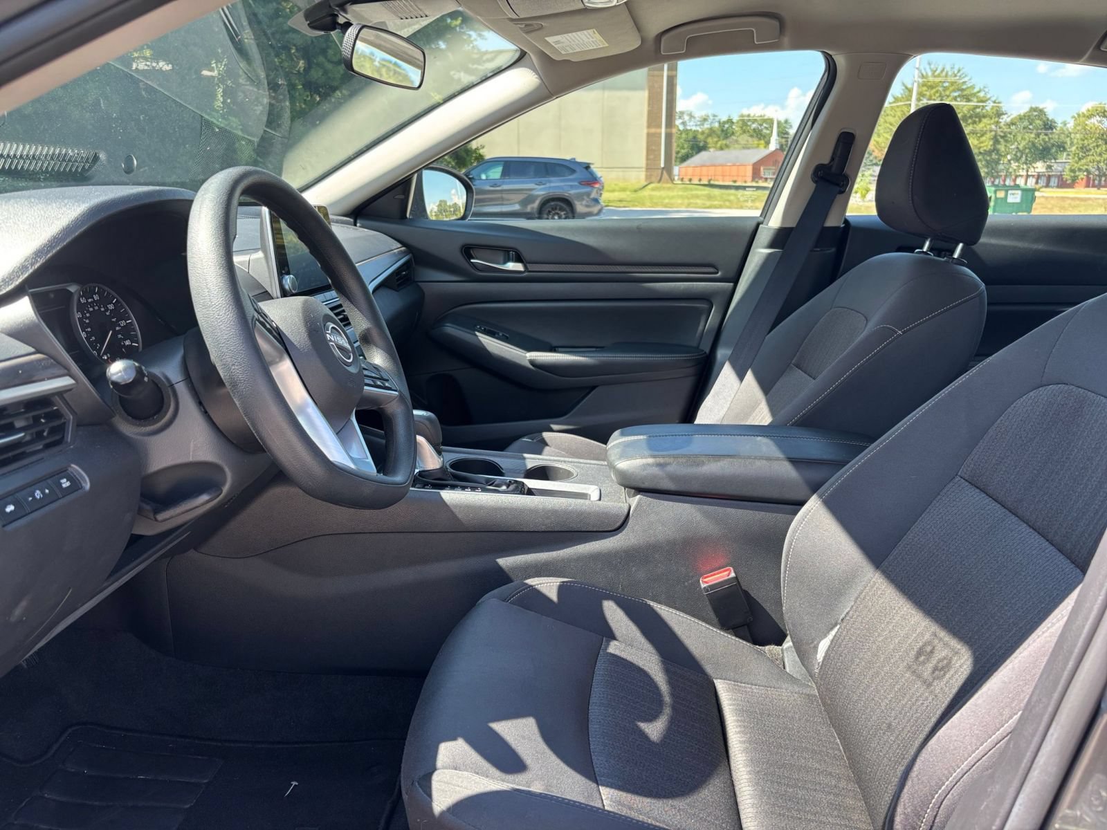 Used 2025 Nissan Altima 2.5 SV FWD image 26