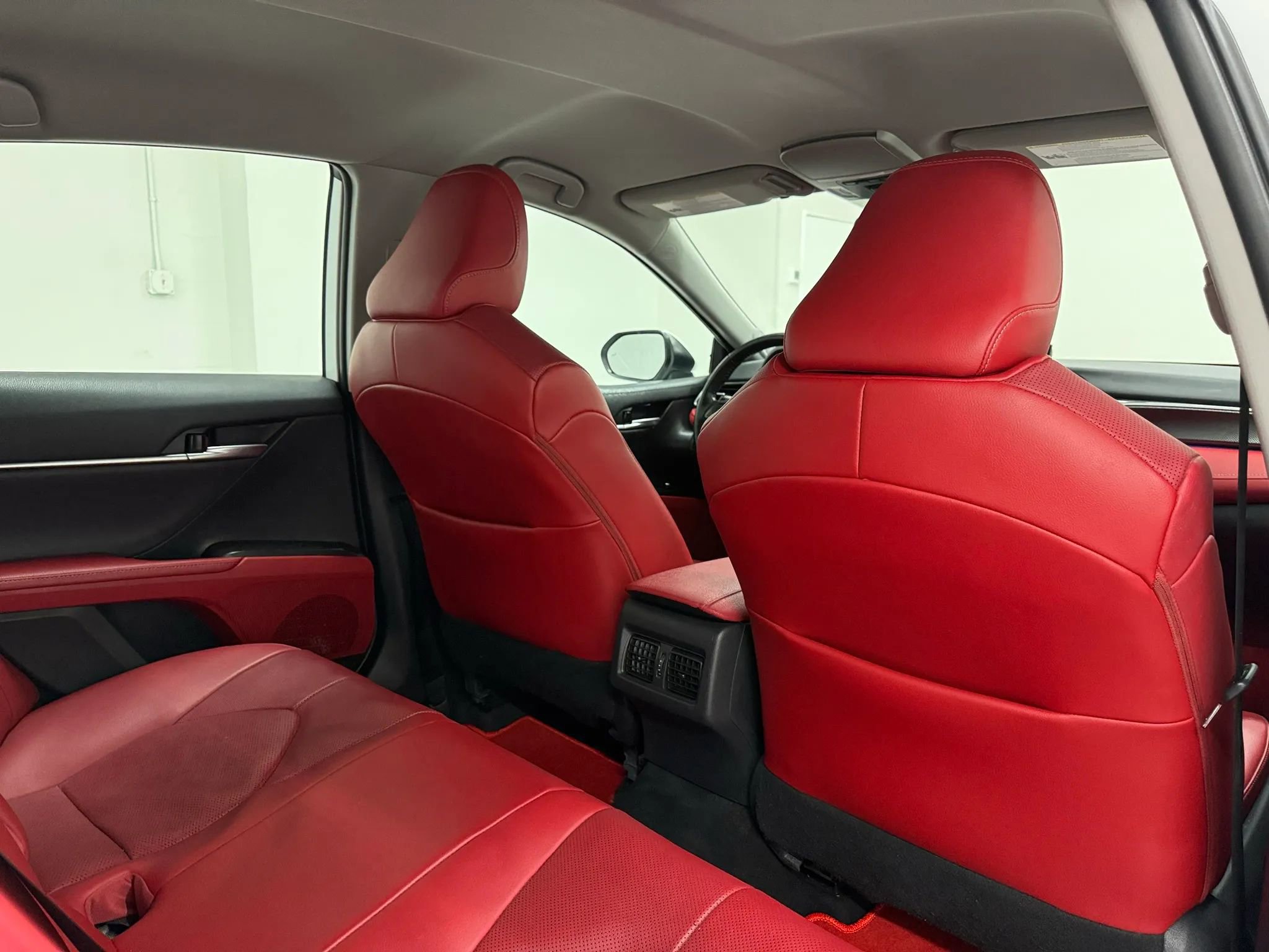 Used 2021 Toyota Camry XSE w/ Navigation Upgrade Package image 13