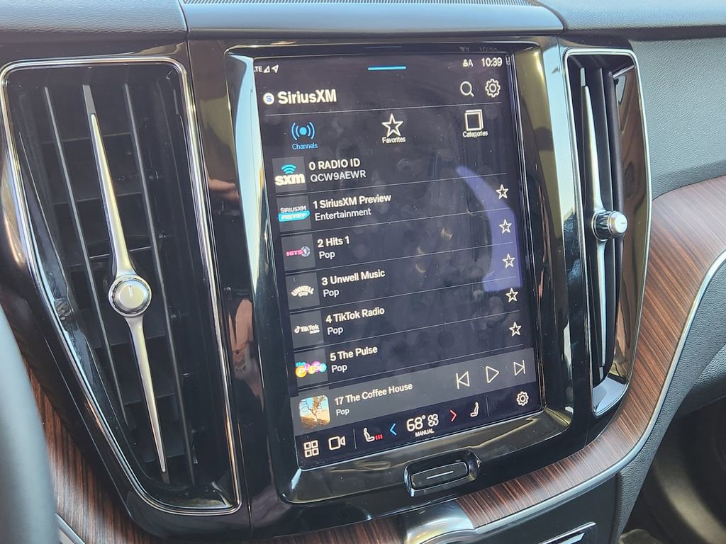 Used 2023 Volvo XC60 T8 Plus image 11