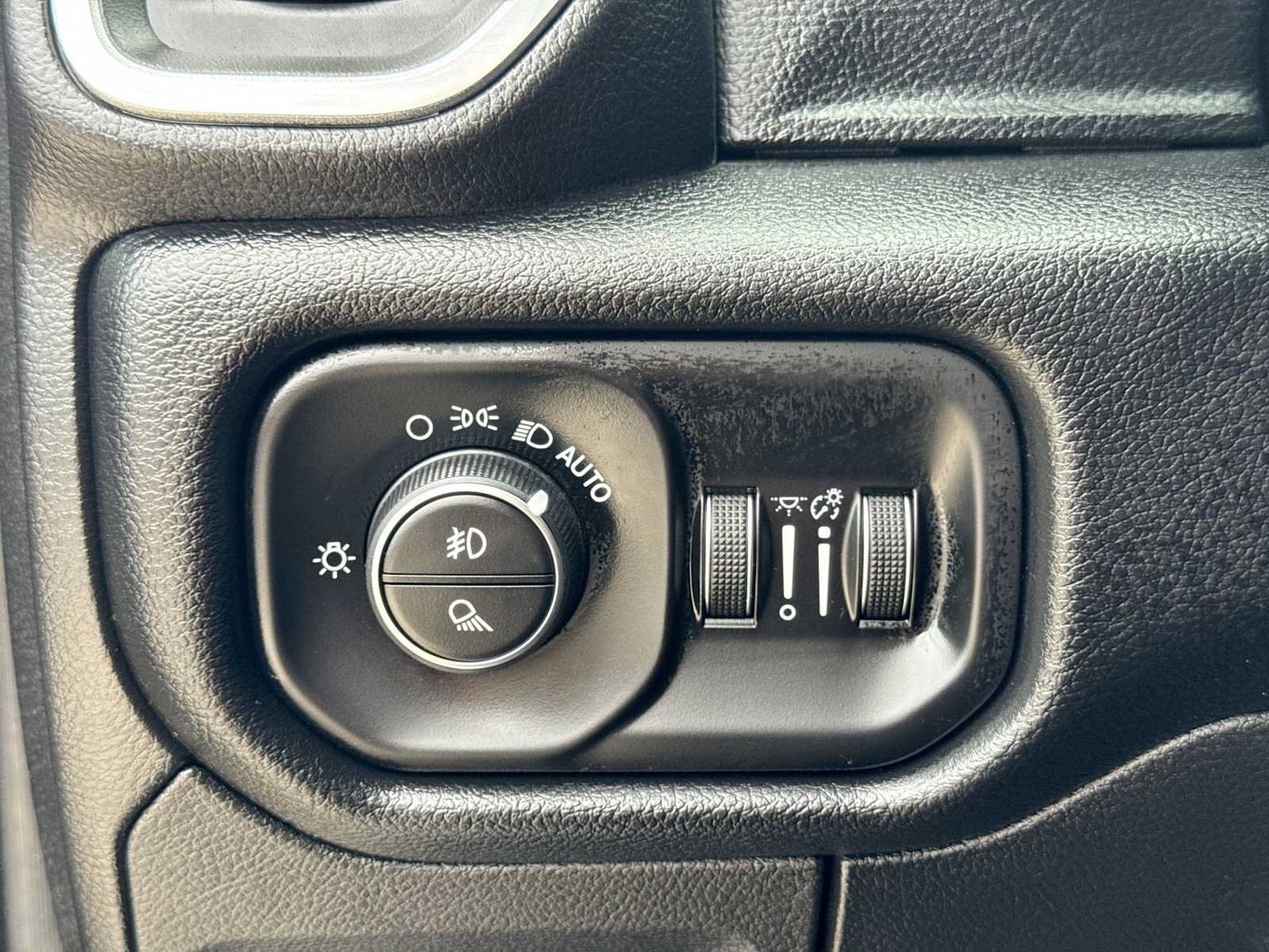 Used 2019 RAM 1500 Laramie AWD/4WD image 25