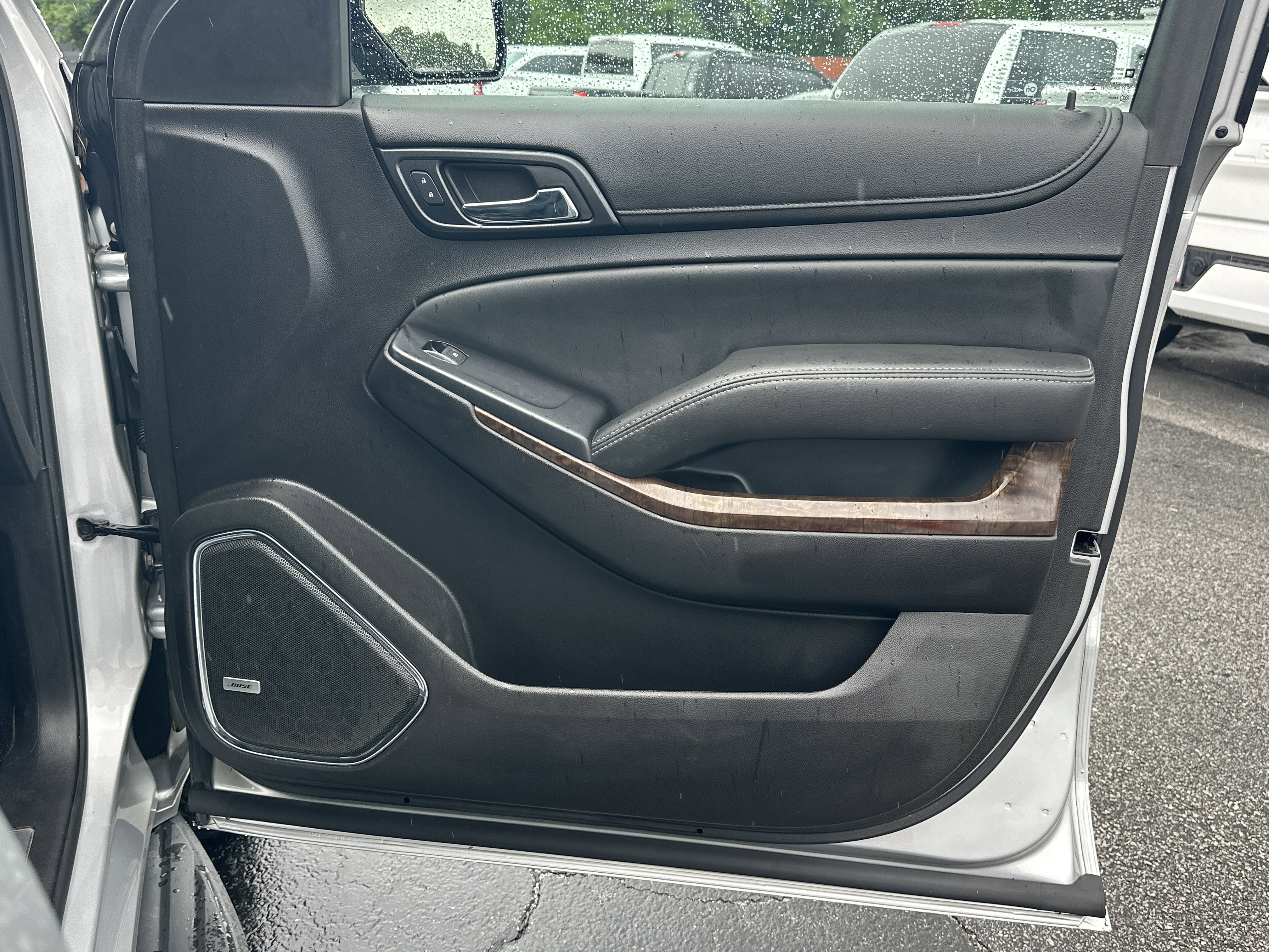 Used 2016 Chevrolet Suburban LT RWD image 15