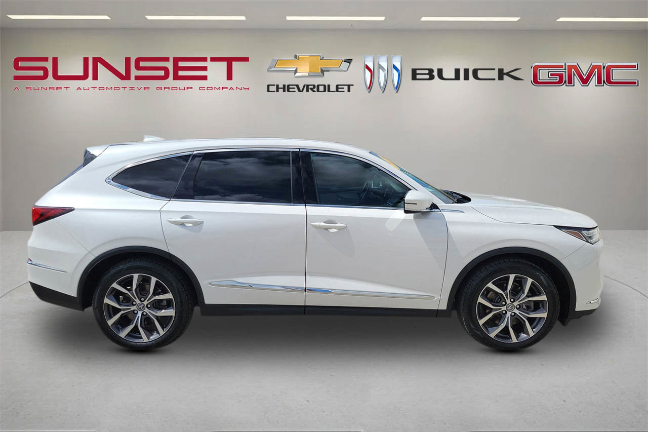 Used 2023 Acura MDX SH-AWD w/ Technology Package image 3