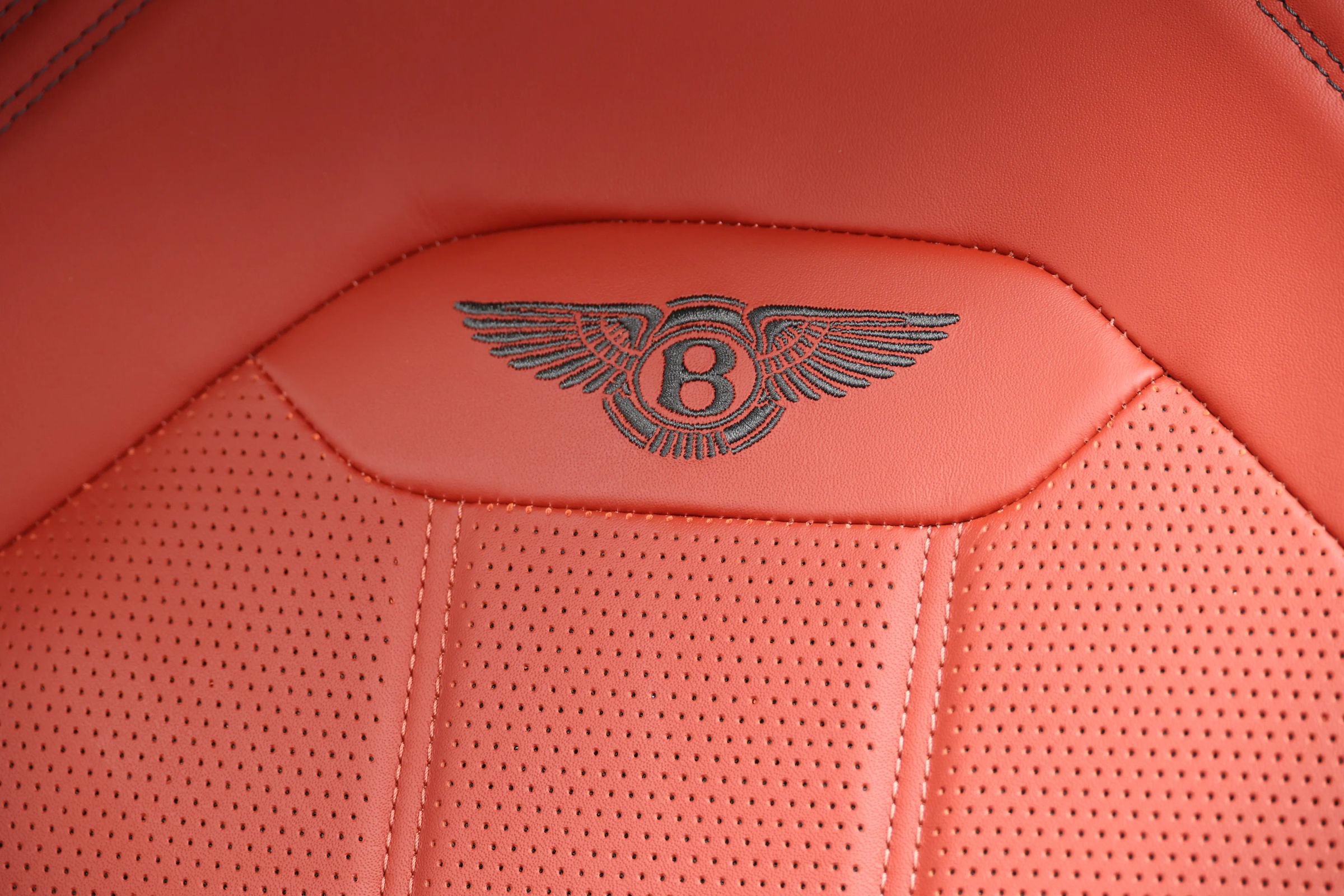 Used 2022 Bentley Bentayga AWD/4WD image 63