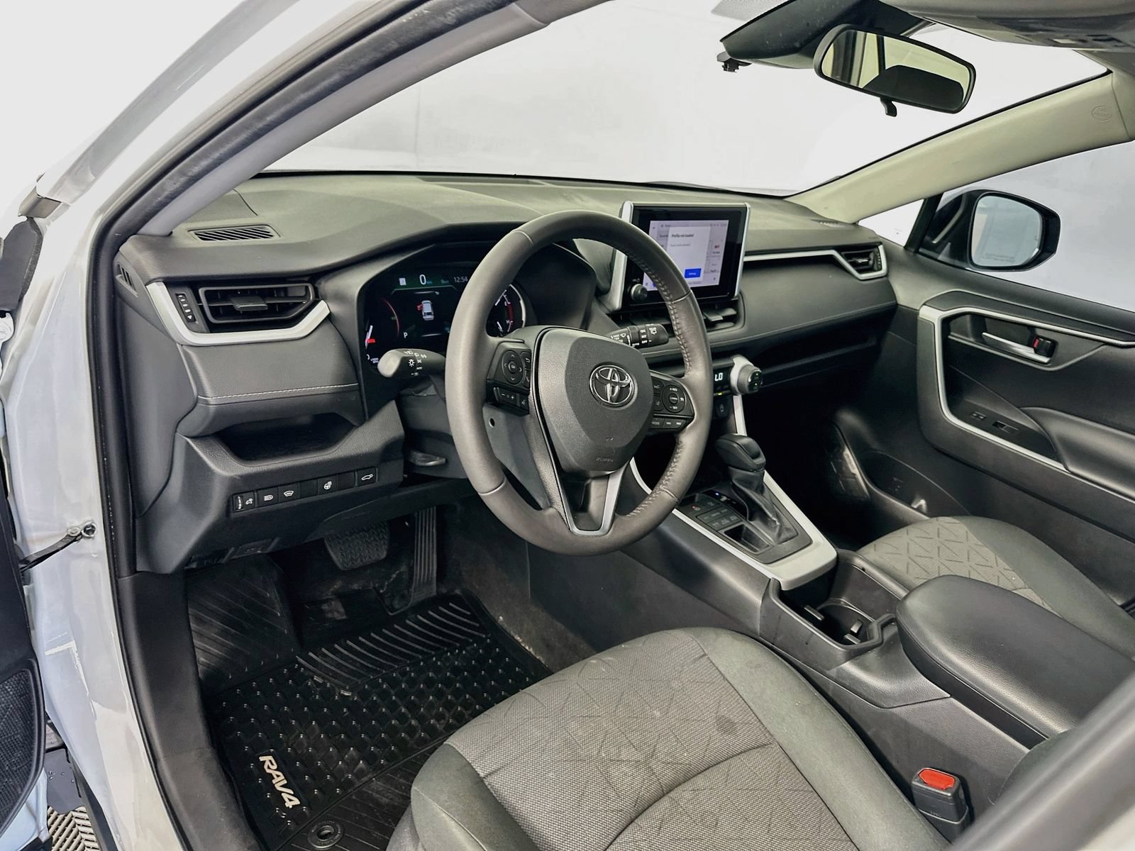 Used 2023 Toyota RAV4 XLE w/ Convenience Package AWD/4WD image 9