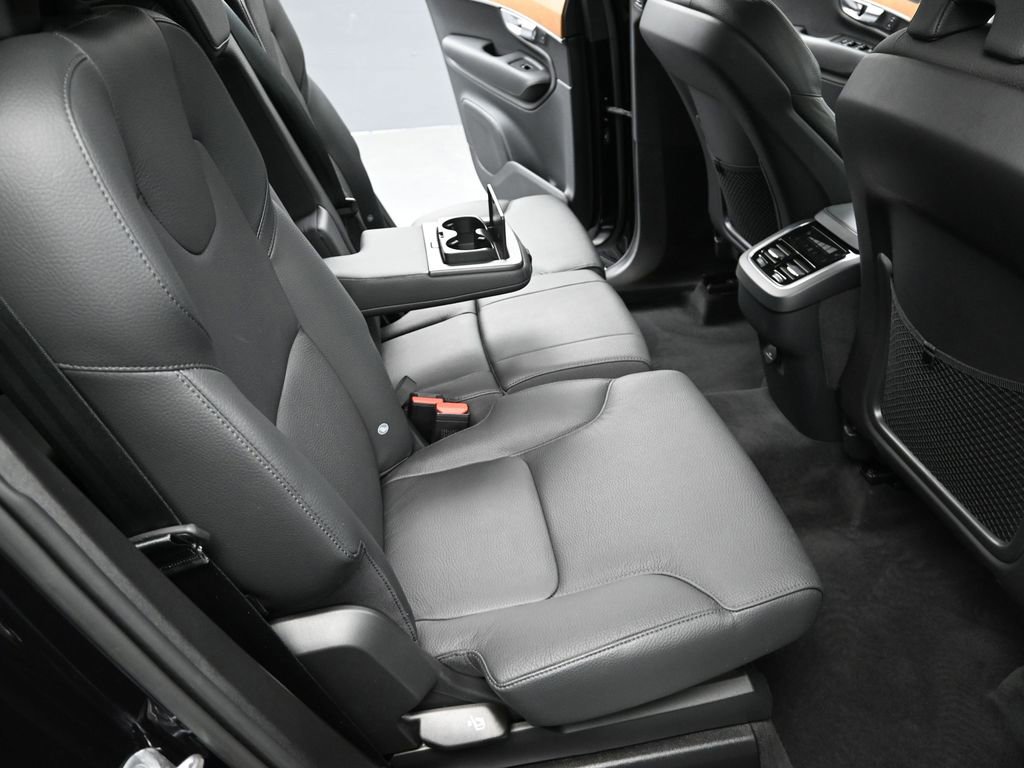 Used 2023 Volvo XC90 B6 Plus image 19