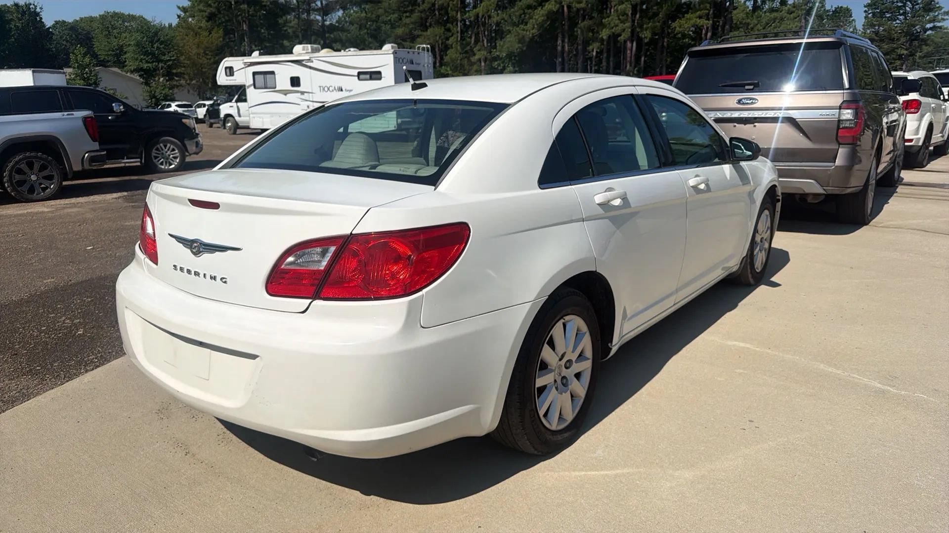 Used 2010 Chrysler Sebring Touring FWD image 4