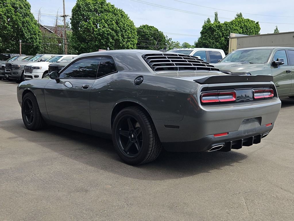 Used 2019 Dodge Challenger SXT w/ Plus Package RWD image 5