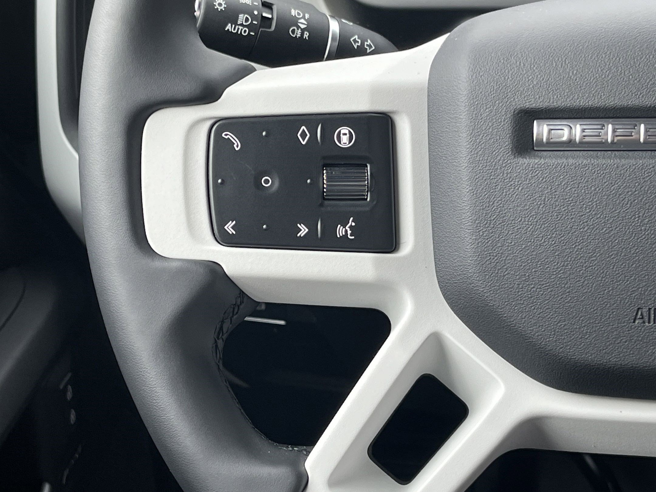 Used 2025 Land Rover Defender 110 S image 16