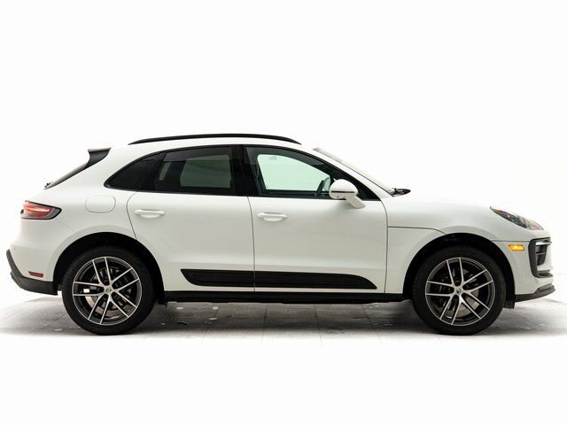 Certified 2025 Porsche Macan image 33