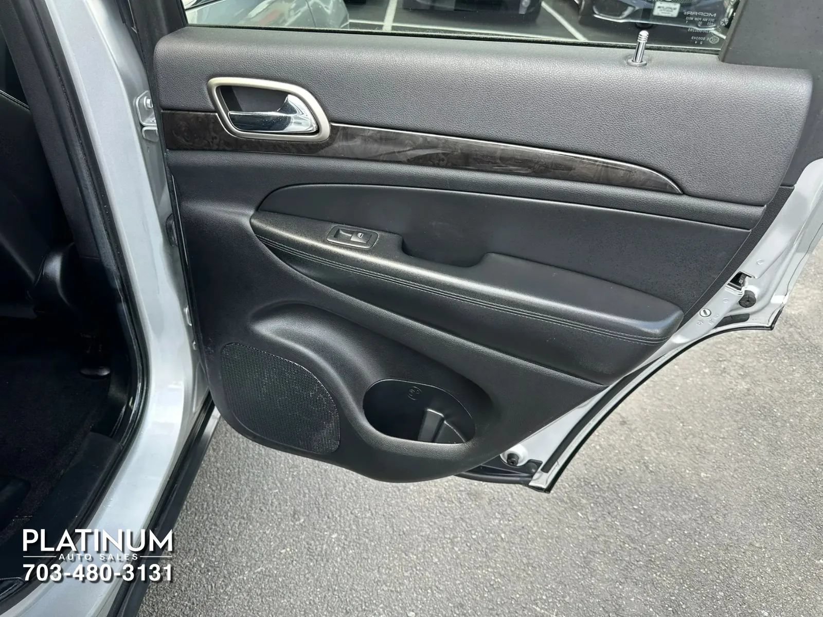 Used 2012 Jeep Grand Cherokee Laredo AWD/4WD image 19