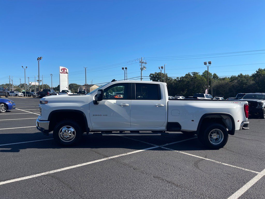 Used 2024 Chevrolet Silverado 3500 LT w/ Safety Package image 13