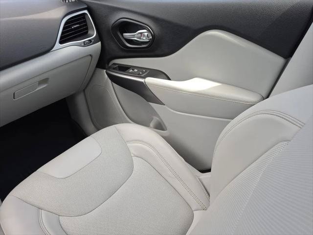 Certified 2022 Jeep Cherokee Latitude Lux w/ Sun & Sound Group AWD/4WD image 16