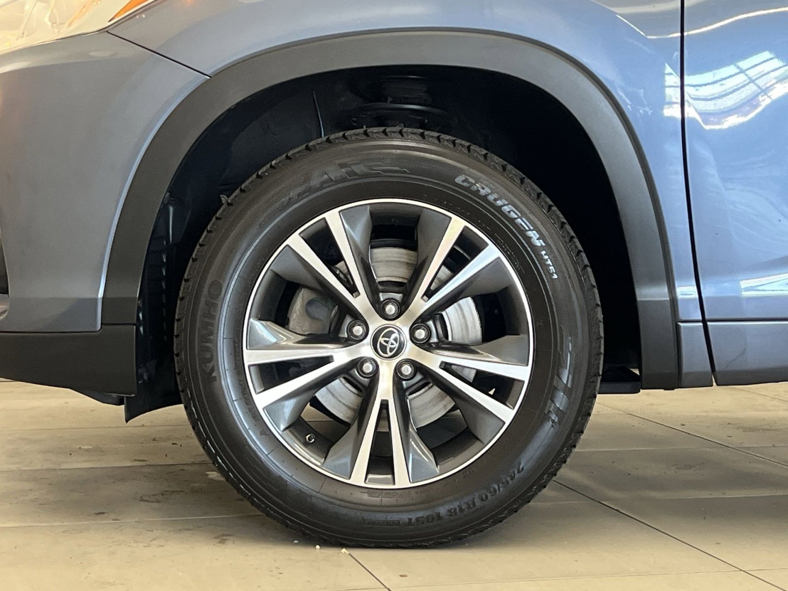 Used 2017 Toyota Highlander LE FWD image 11