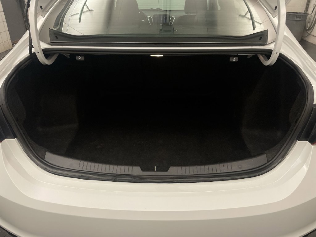 Used 2019 Chevrolet Malibu LT FWD image 18