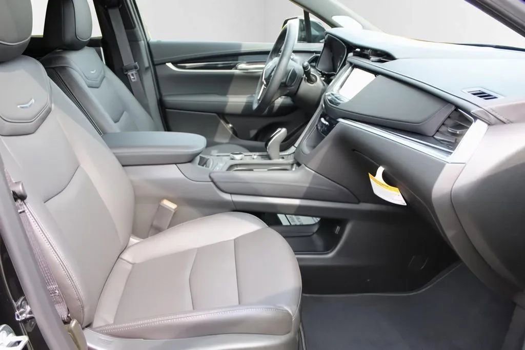 New 2025 Cadillac XT5 Premium Luxury AWD/4WD image 17