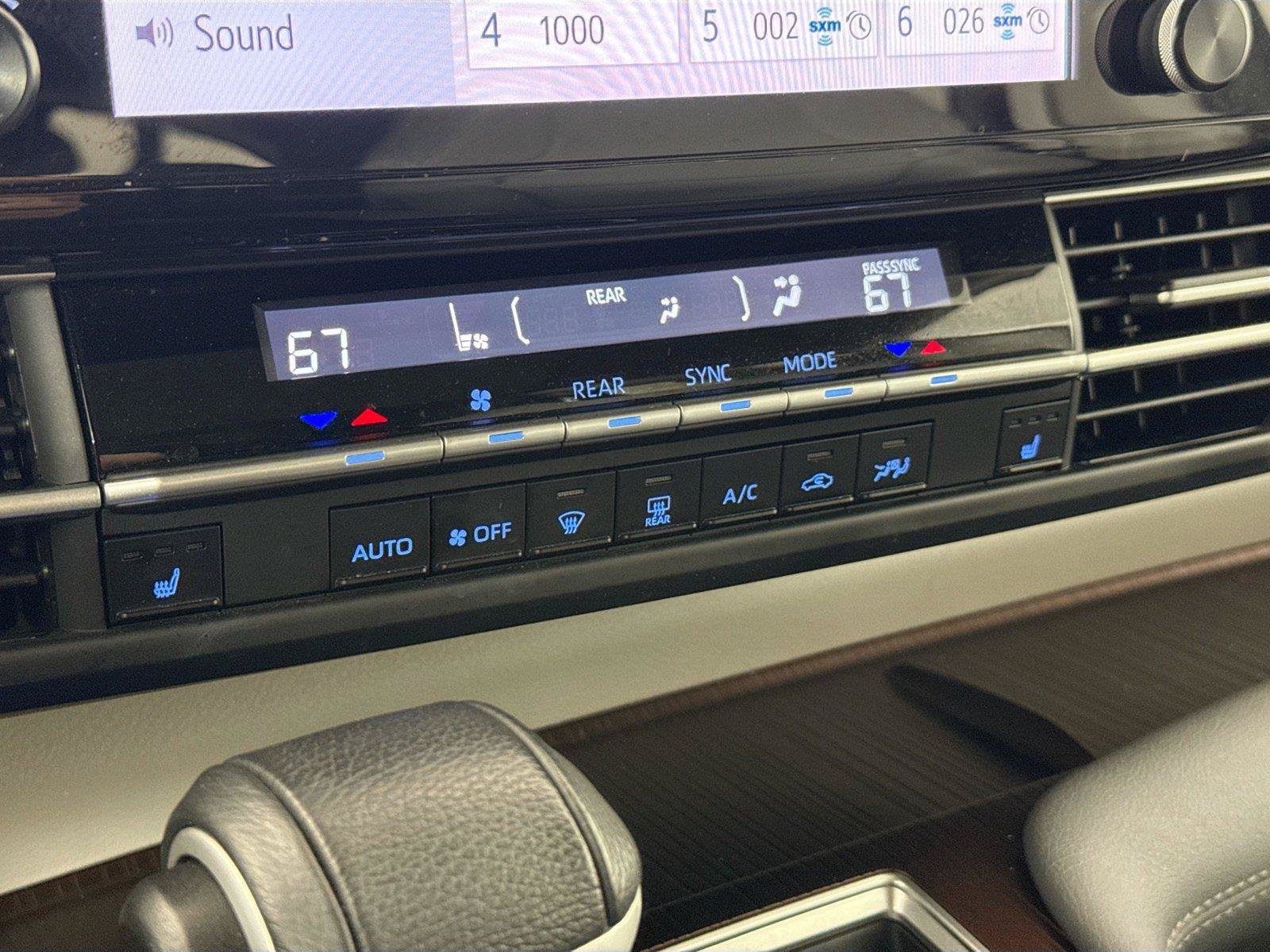 Certified 2024 Toyota Sienna XLE FWD image 26