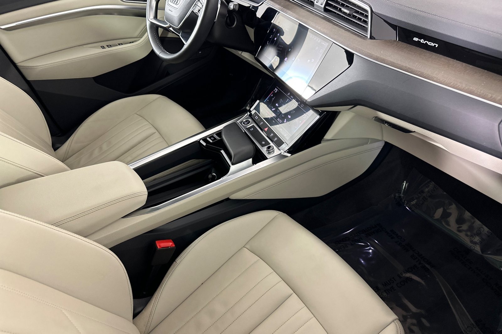 Used 2022 Audi e-tron Premium w/ Convenience Plus Package image 15