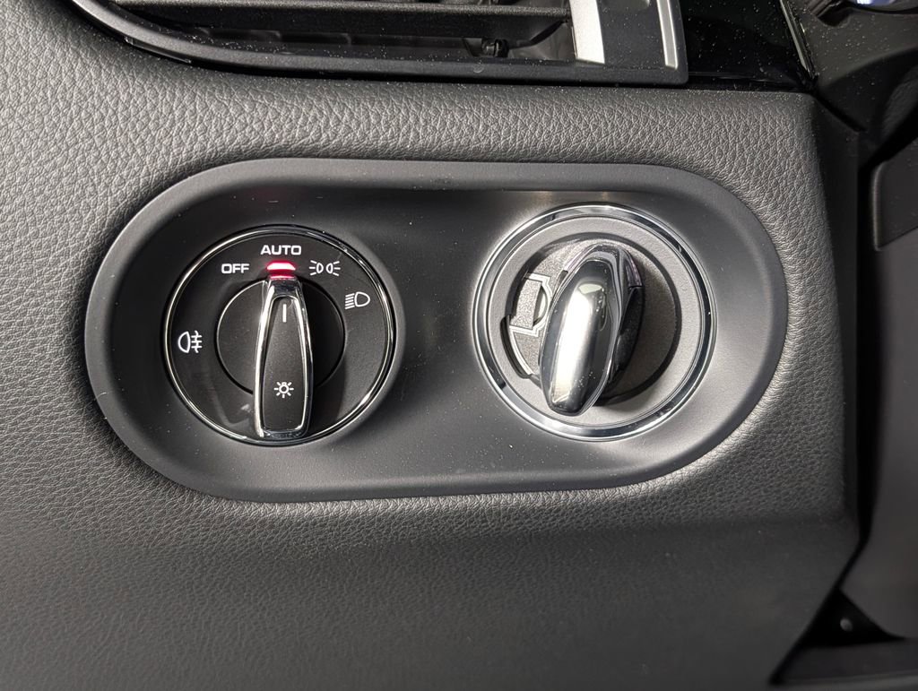 New 2026 Porsche Macan image 35