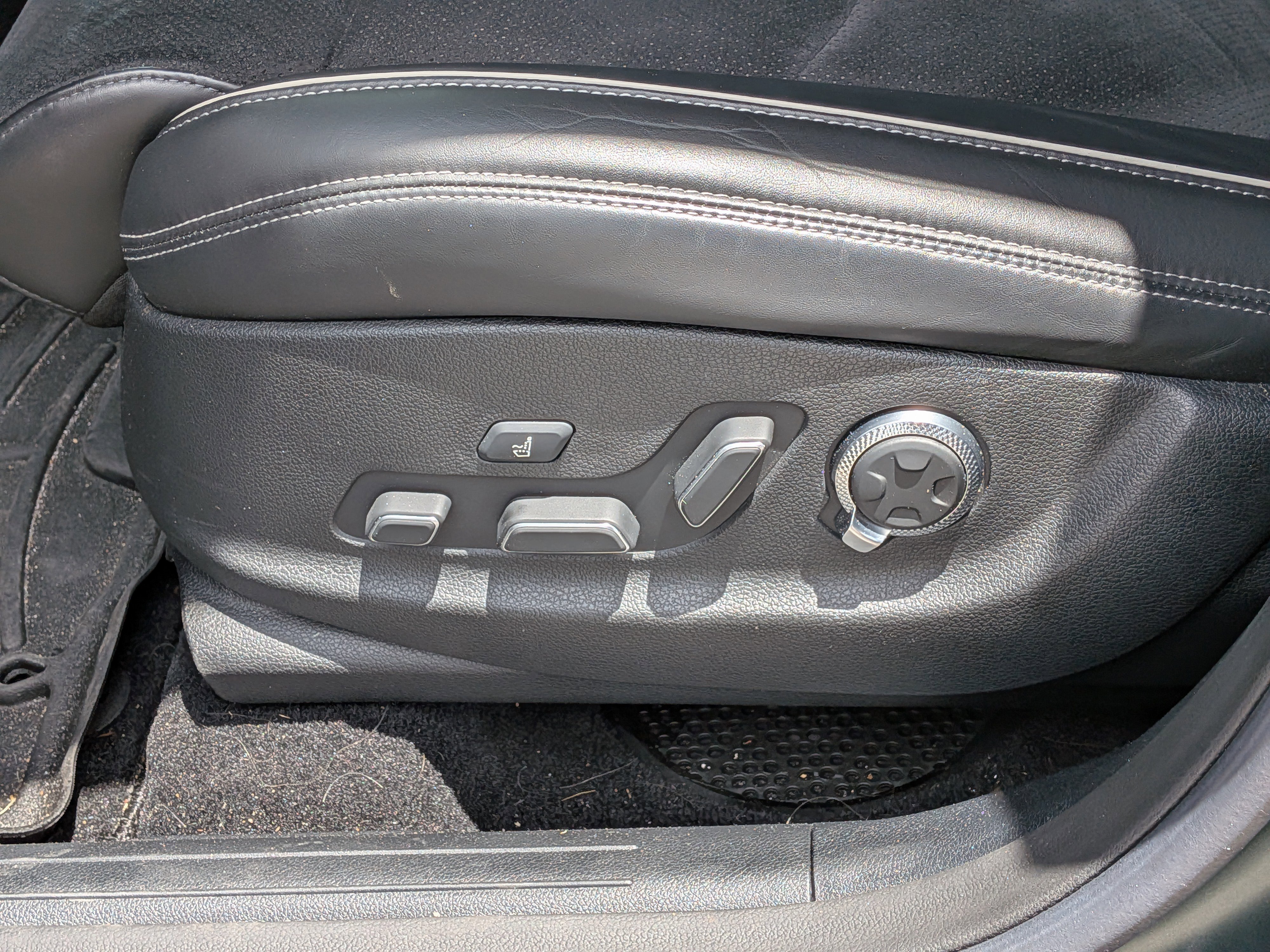 Used 2022 Genesis GV70 3.5T Sport w/ Sport Prestige Package image 23