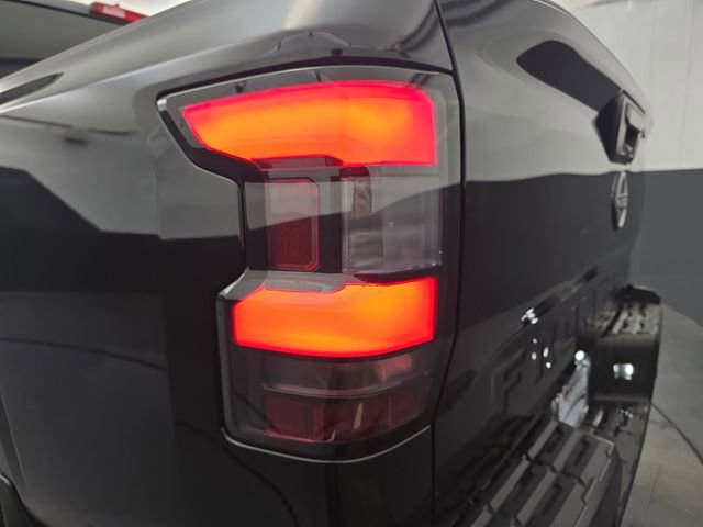 Used 2025 Nissan Frontier SV RWD image 18