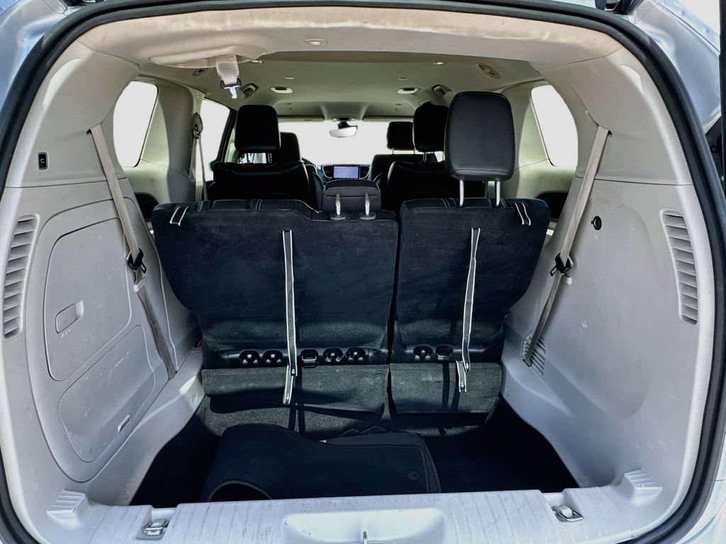 Used 2022 Chrysler Pacifica Touring-L FWD image 28
