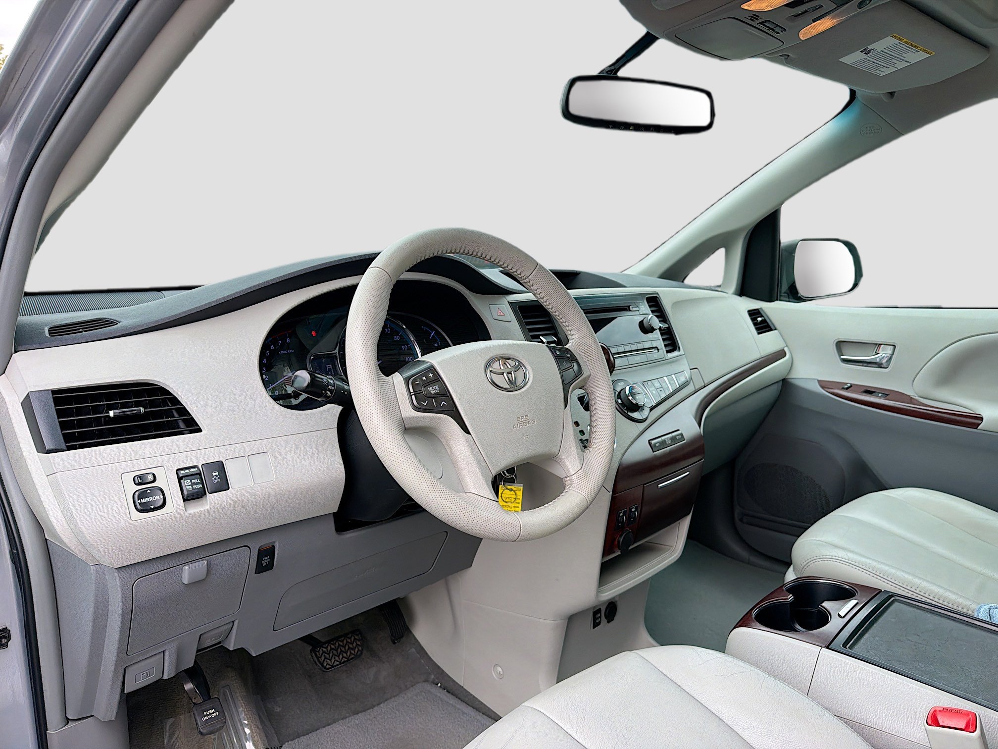 Used 2012 Toyota Sienna XLE FWD image 4